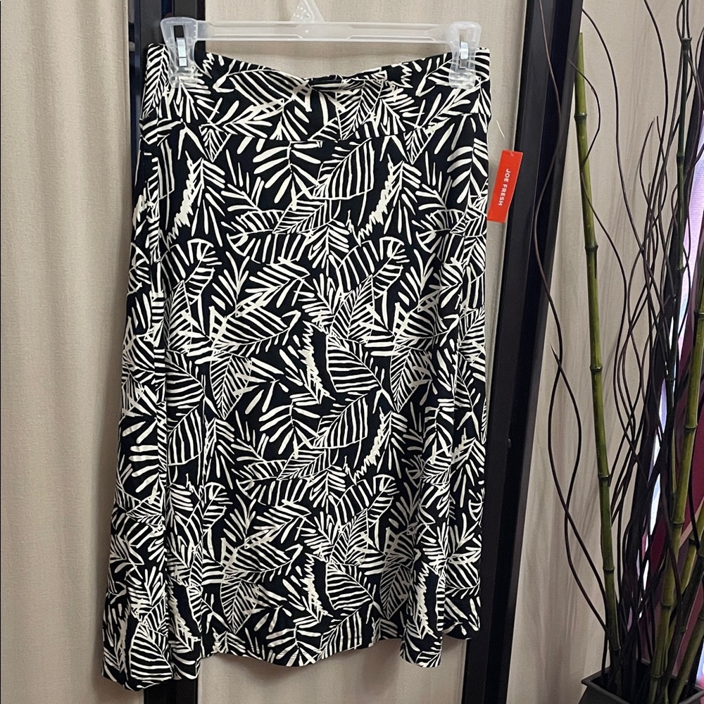 Joe Fresh Monochrome Leaf Pattern A-Line Skirt. NWT